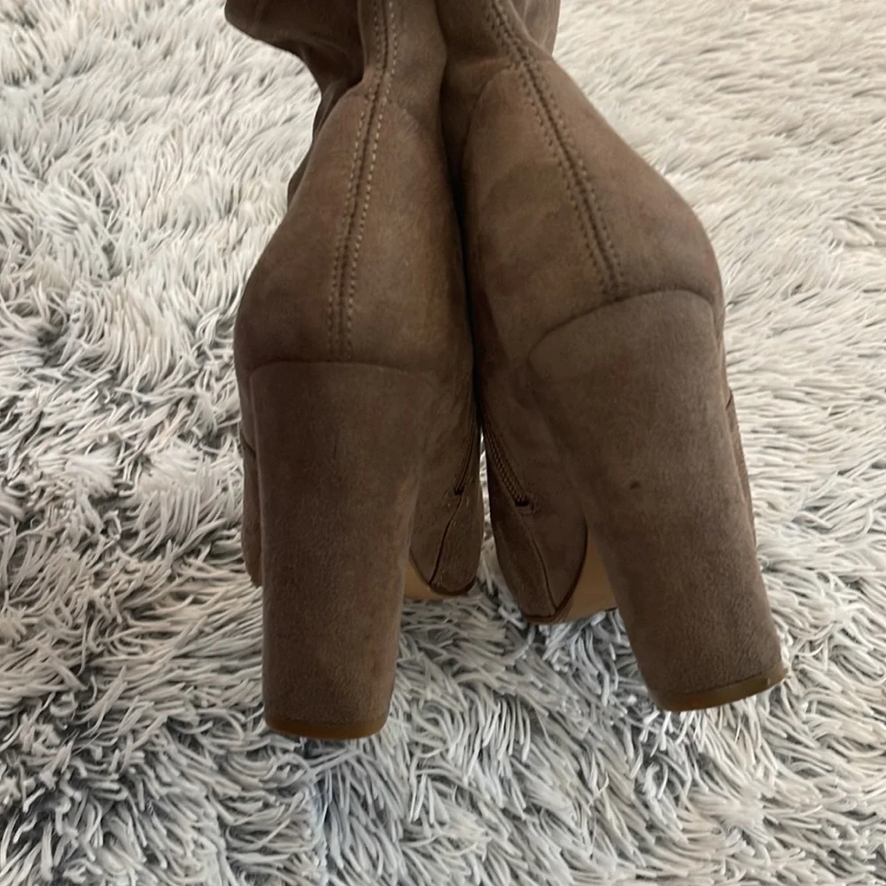 Steve Madden heeled booties. Size 7/12 - Picture 6 of 9